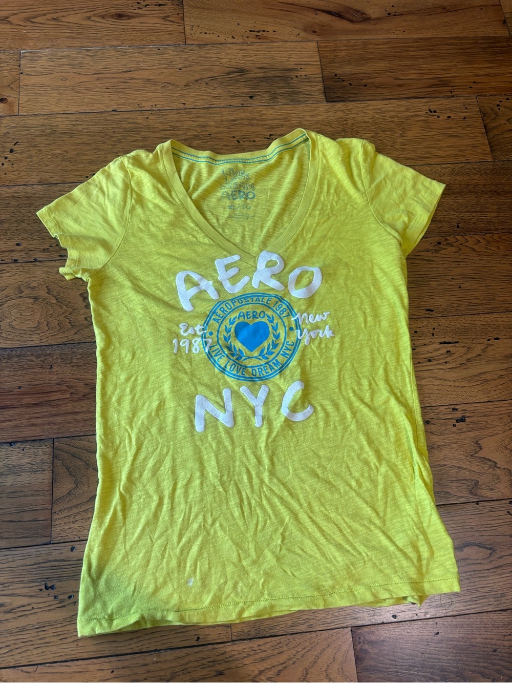 Y2K Aeropostale Women’s Yellow V-Neck Graphic Tee with White Appliqué Size XL